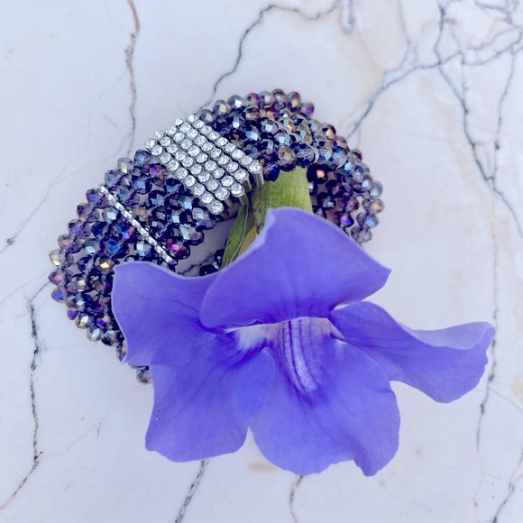 NWT GLAM IRIDESCENT CRYSTAL 5-STRAND STRETCH BRACELET AND SILVER SHIMMER ACCENTS - Picture 10 of 11
